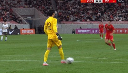 乐鱼体育官方网站-媒体人：越南U23门将开场就挑衅杜月徵，打进神仙球后老实了